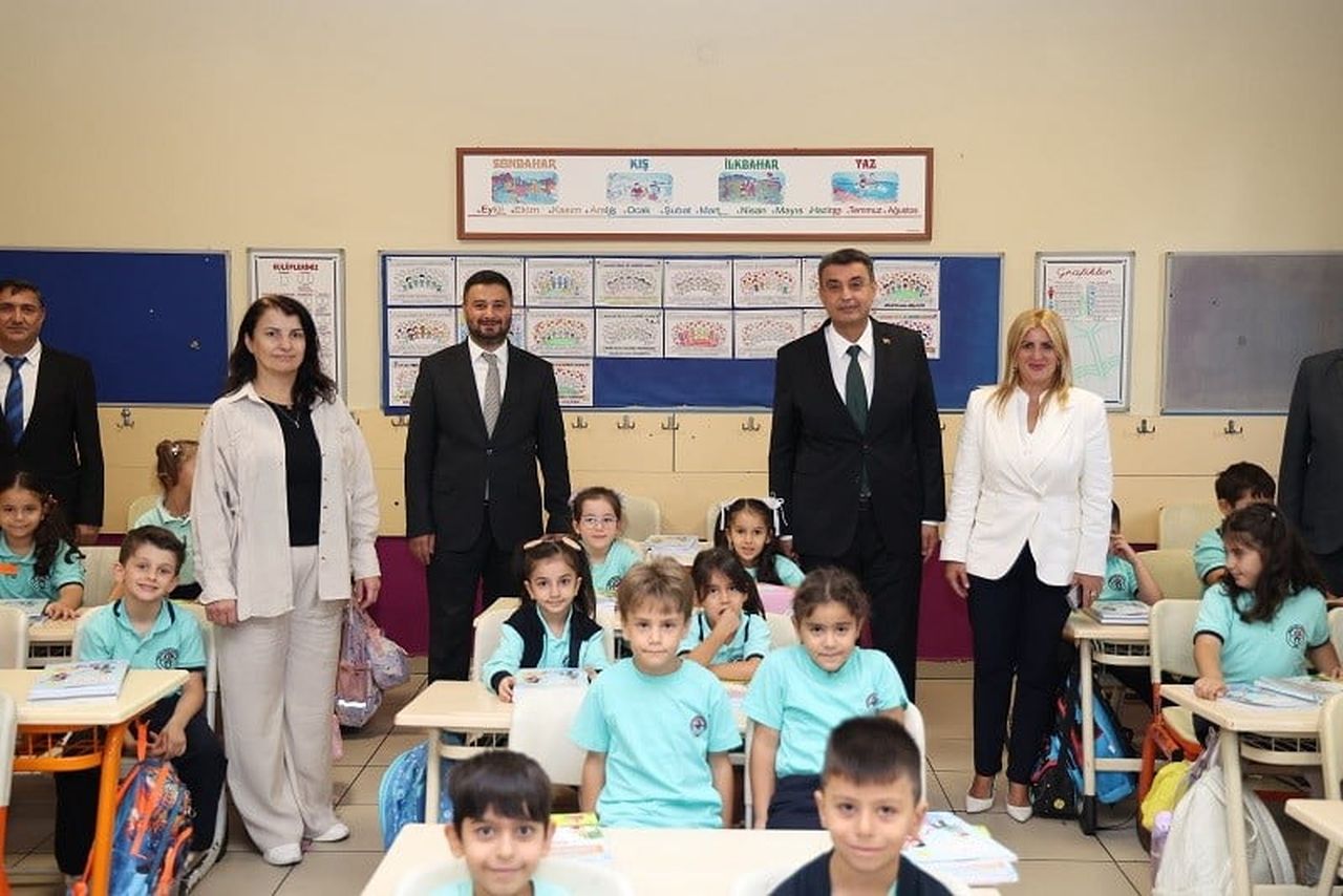 KAĞITHANE BELEDİYE BAŞKANI MEVLÜT ÖZTEKİN, 2026-2027 EĞİTİM ÖĞRETİM YILININ İLK GÜNÜNDE İSMAİL...