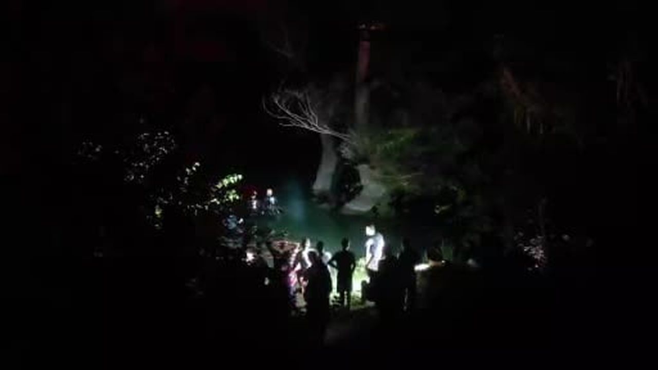 Manavgat Şelalesi'nde adacıkta mahsur kalan 6 kişi kurtarıldı