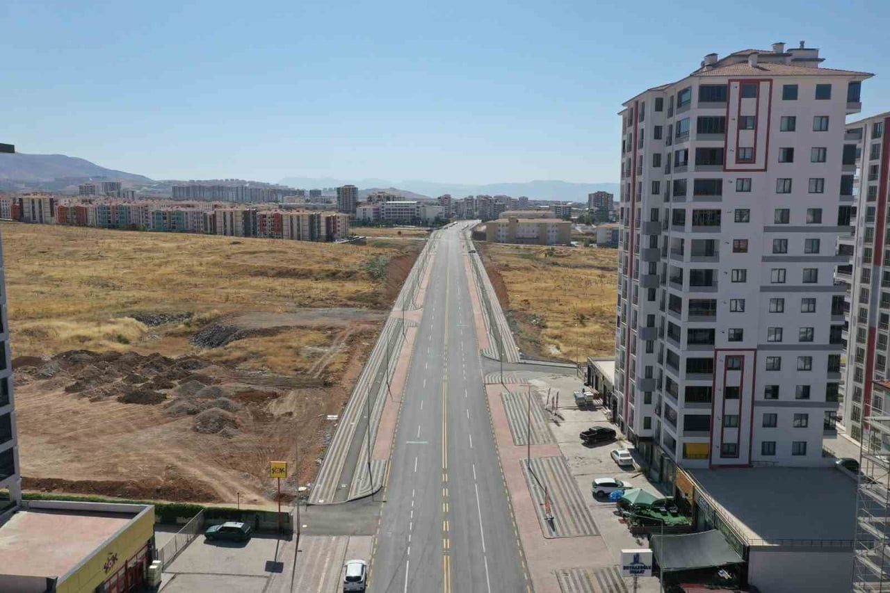 FİLİSTİN CADDESİ YENİLENDİ