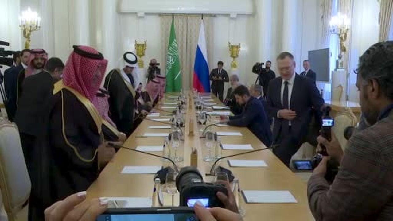 Rusya Dışişleri Bakanı Sergey Lavrov, Suudi Arabistan Dışişleri Bakanı Prens Faysal bin Farhan ile...