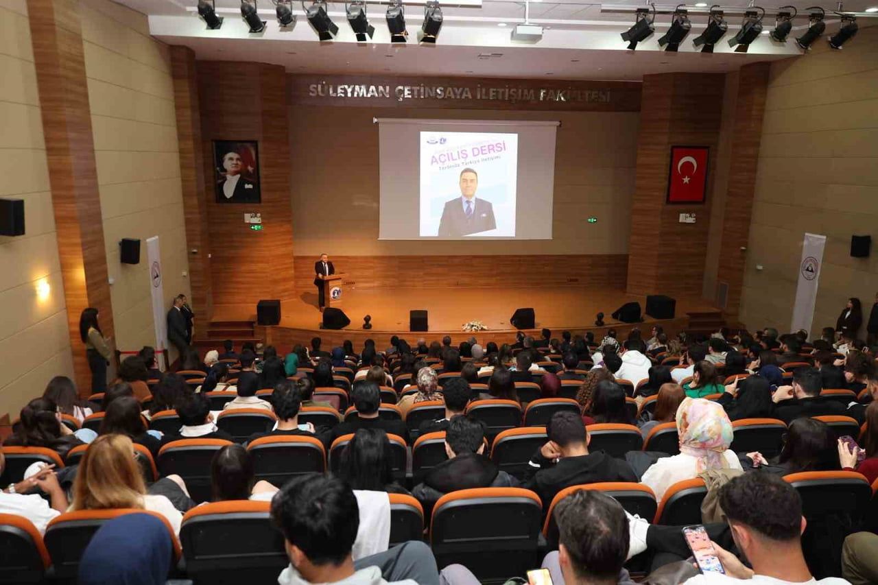 ERCİYES ÜNİVERSİTESİ’NİN (ERÜ) 2026-2027 AKADEMİK YILI AÇILIŞ DERSİ 'TERÖRSÜZ TÜRKİYE İLETİŞİMİ'...