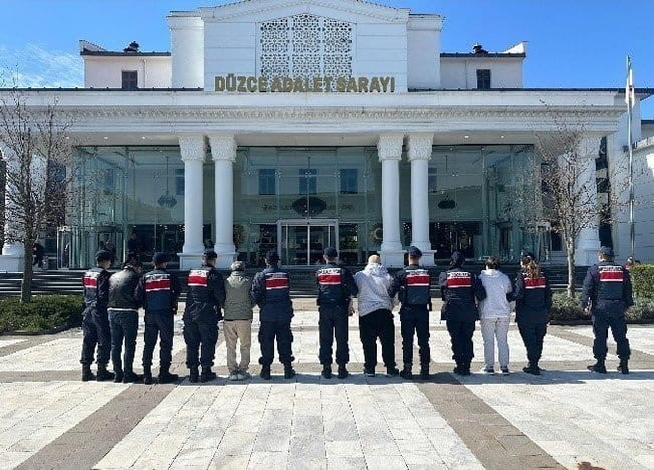 DÜZCE İL JANDARMA KOMUTANLIĞI, SOSYAL MEDYA PLATFORMLARINDA YAPAY ZEKÂ KULLANILARAK HAZIRLANAN...