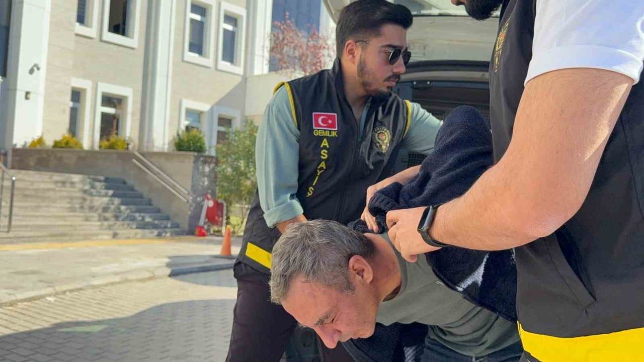 BURSA’NIN GEMLİK İLÇESİNDE VURAL KARA VE EŞİ ASİYE KARA’YI EVLERİNDE ÖLDÜRDÜĞÜ İDDİASIYLA...
