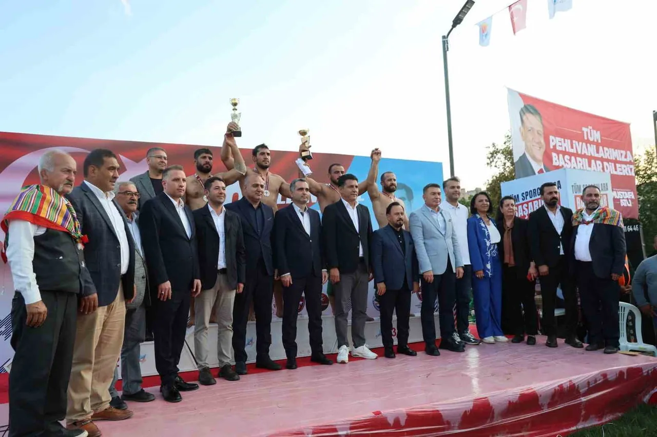 ADANA’NIN KOZAN İLÇESİNDE BU YIL 10’UNCUSU DÜZENLENEN İSMET ATLI KARAKUCAK GÜREŞLERİ’NDE...