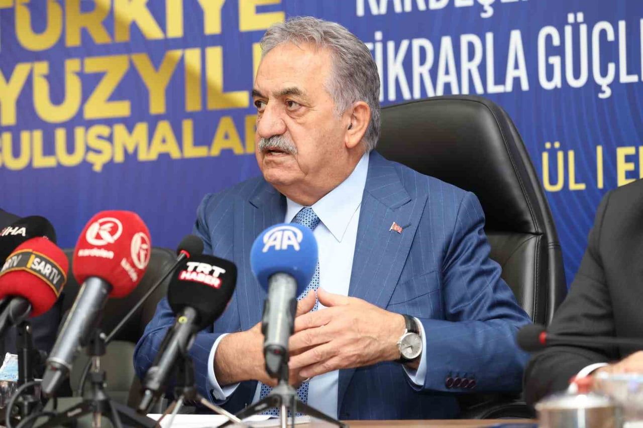 AK PARTİ GENEL BAŞKAN YARDIMCISI VE SİYASİ VE HUKUKİ İŞLER BAŞKANI HAYATİ