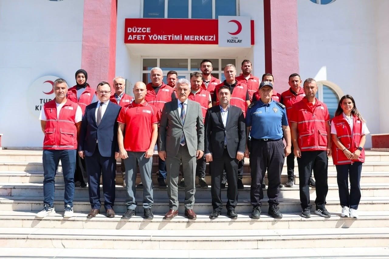 DÜZCE VALİSİ MEHMET MAKAS, KAYNAŞLI’DAKİ TÜRK KIZILAY BATI KARADENİZ BÖLGE AFET YÖNETİMİ VE...