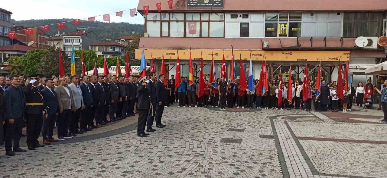 29 EKİM CUMHURİYEWT BAYRAMI ETKİNLİKLERİNE ÇELENK SUNUMU İLE BAŞLANDI