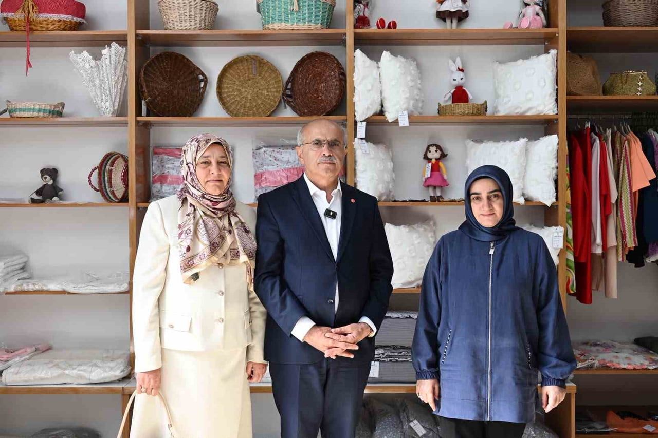 BAŞKAN ER: "KADINLARIMIZIN EL EMEĞİNİ EKONOMİYE KAZANDIRIYORUZ"