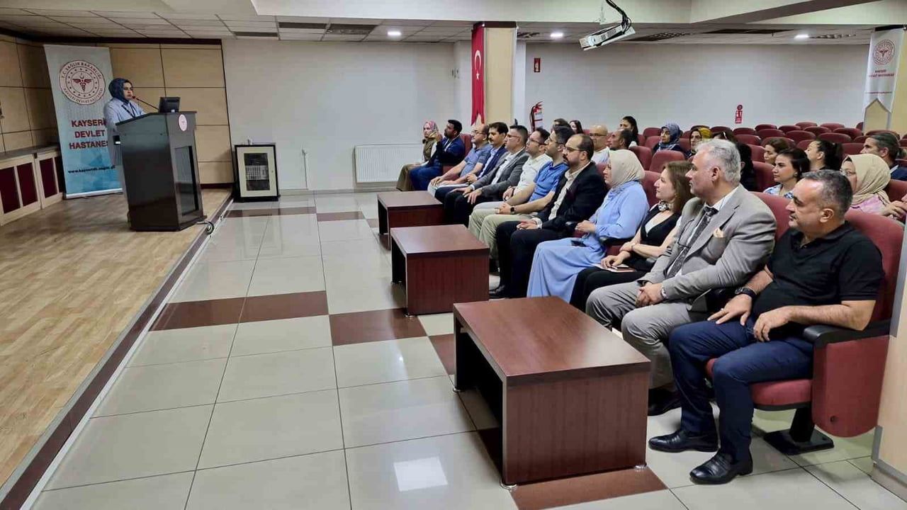 KAYSERİ DEVLET HASTANESİ'NDE, BAŞHEKİM UZM. DR. ALİ ÇÖL BAŞKANLIĞINDA; HASTANE İDARECİLERİ VE...