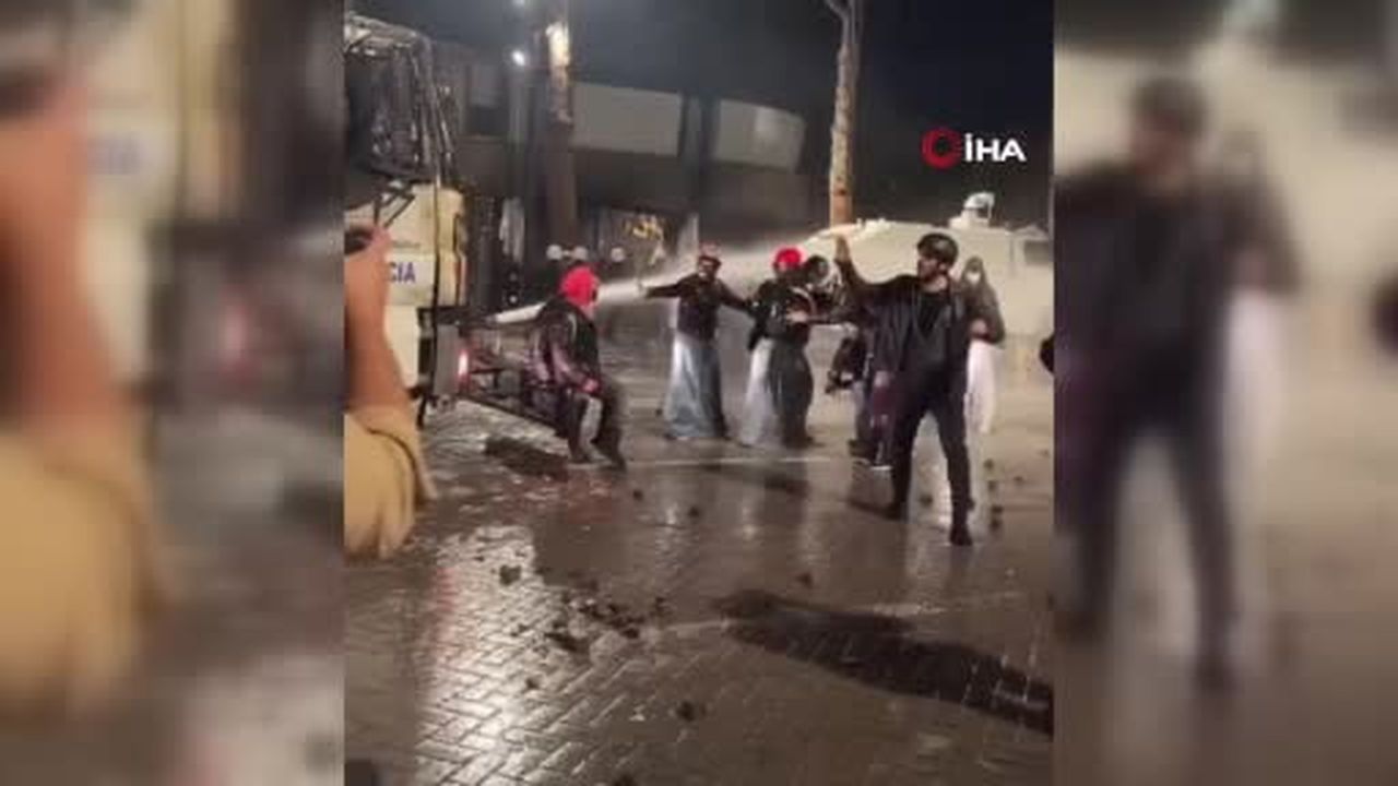 Arnavutluk’taki protestoların 8. gününde barışçıl başlayan gösteriler, gerginliğin tırmanmasıyla...