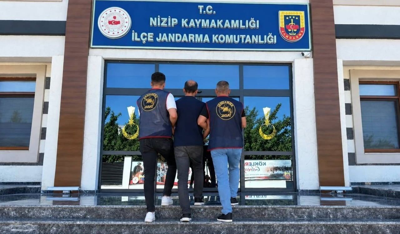 GAZİANTEP'TE UYUŞTURUCU SUÇUNDAN KESİNLEŞMİŞ 12 YIL CEZAYLA ARANAN ŞAHIS, JANDARMA EKİPLERİNCE...