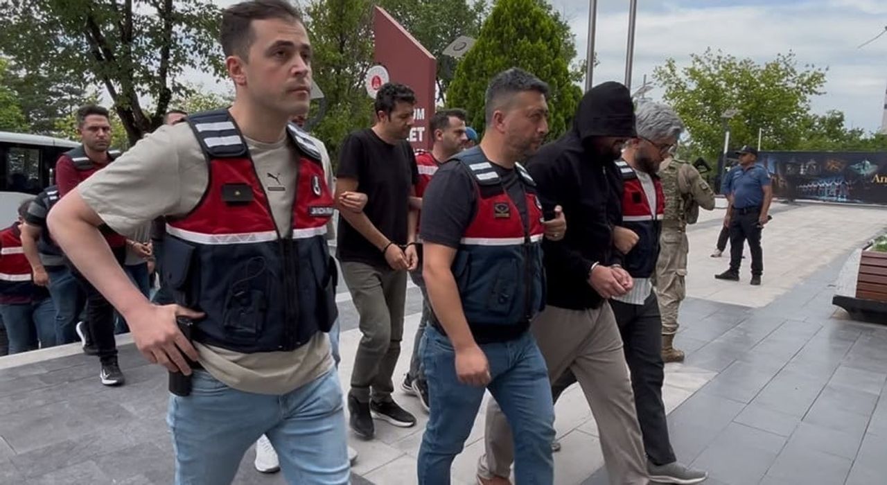 GÜLİSTAN DOKU SORUŞTURMASINDA TUTUKLANAN 4 POLİS GÖREVLİSİ ERZURUM ADLİYESİ’NDEN YOĞUN GÜVENLİK...