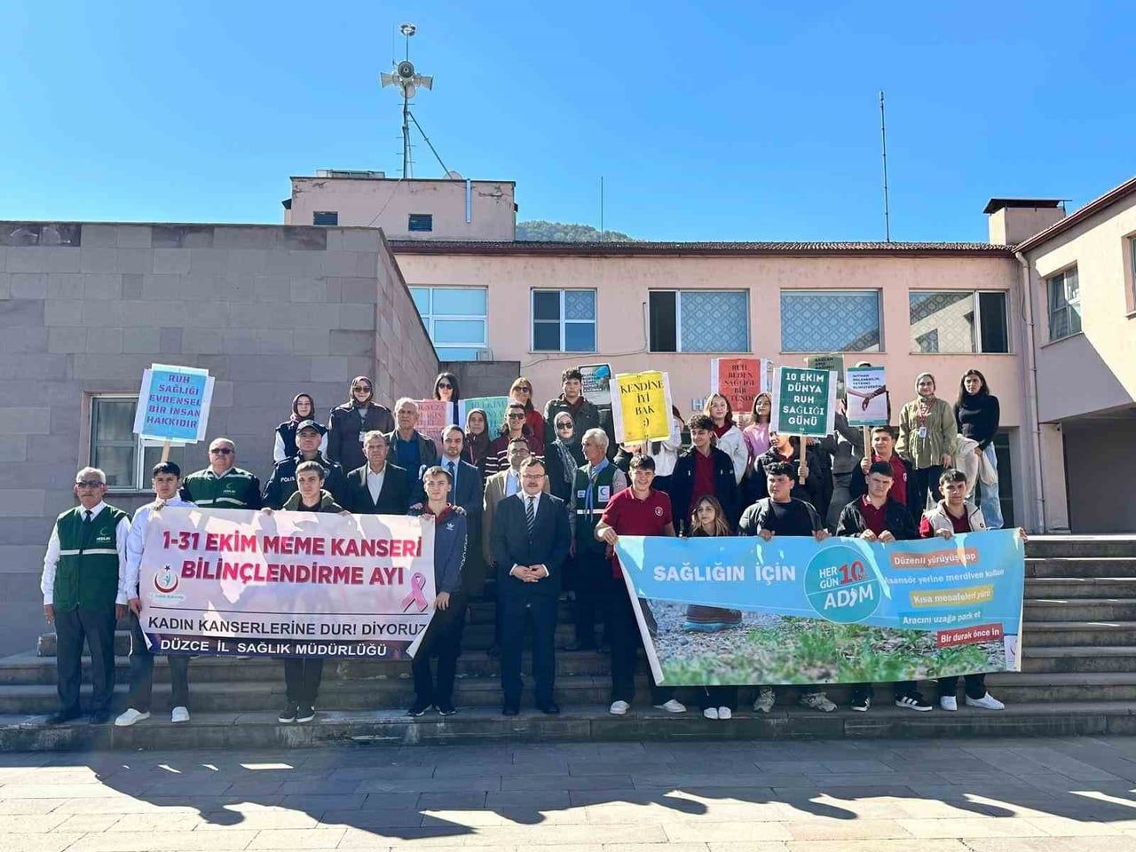 KAYNAŞLI’DA DÜNYA RUH SAĞLIĞI GÜNÜ VE MEME KANSERİ FARKINDALIK AYI KAPSAMINDA YÜRÜYÜŞ DÜZENLENDİ....