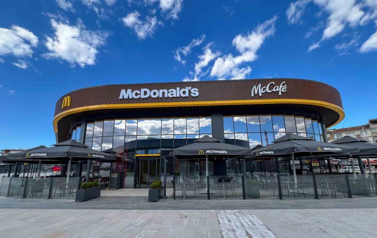MCDONALD'S TÜRKİYE, YENİ İŞE ALIM KAMPANYASI KAPSAMINDA 2 BİN 350 KİŞİYİ DAHA İSTİHDAMA...