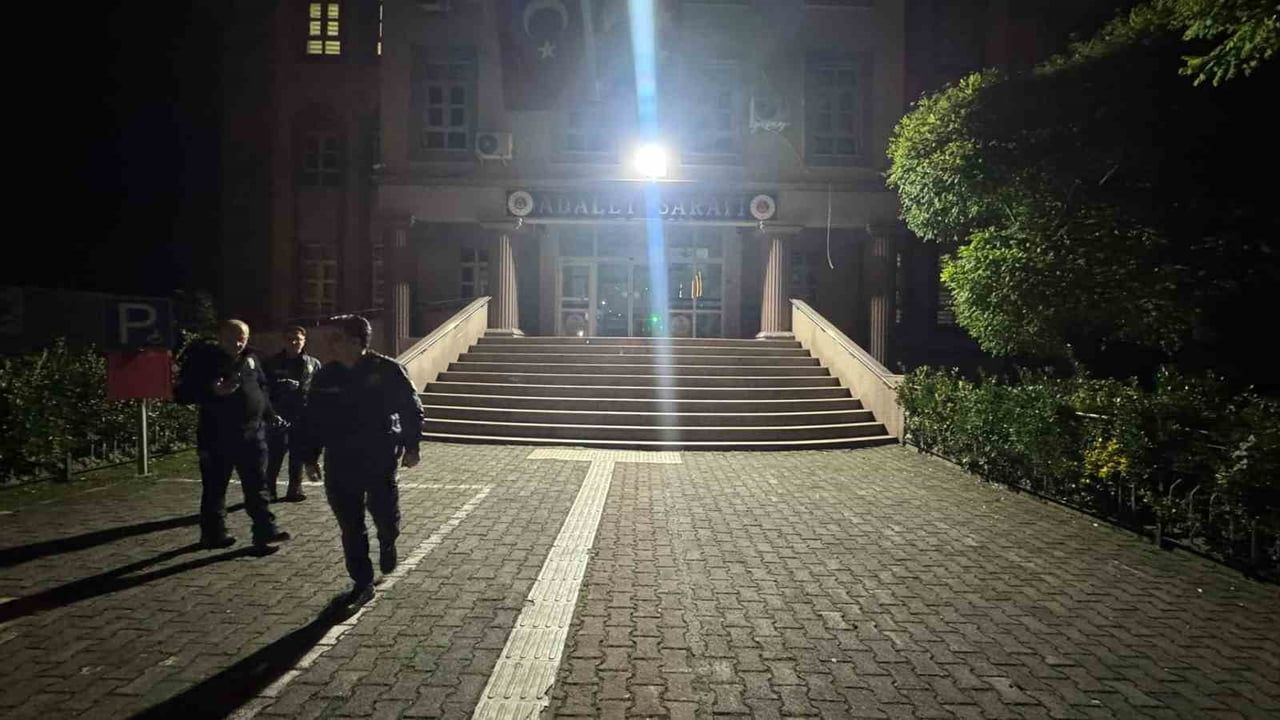 ZONGULDAK (İHA) - ZONGULDAK’IN ALAPLI İLÇESİNDE JANDARMA EKİPLERİNİN DUR İHTARINA UYMADIĞI ÖNE...