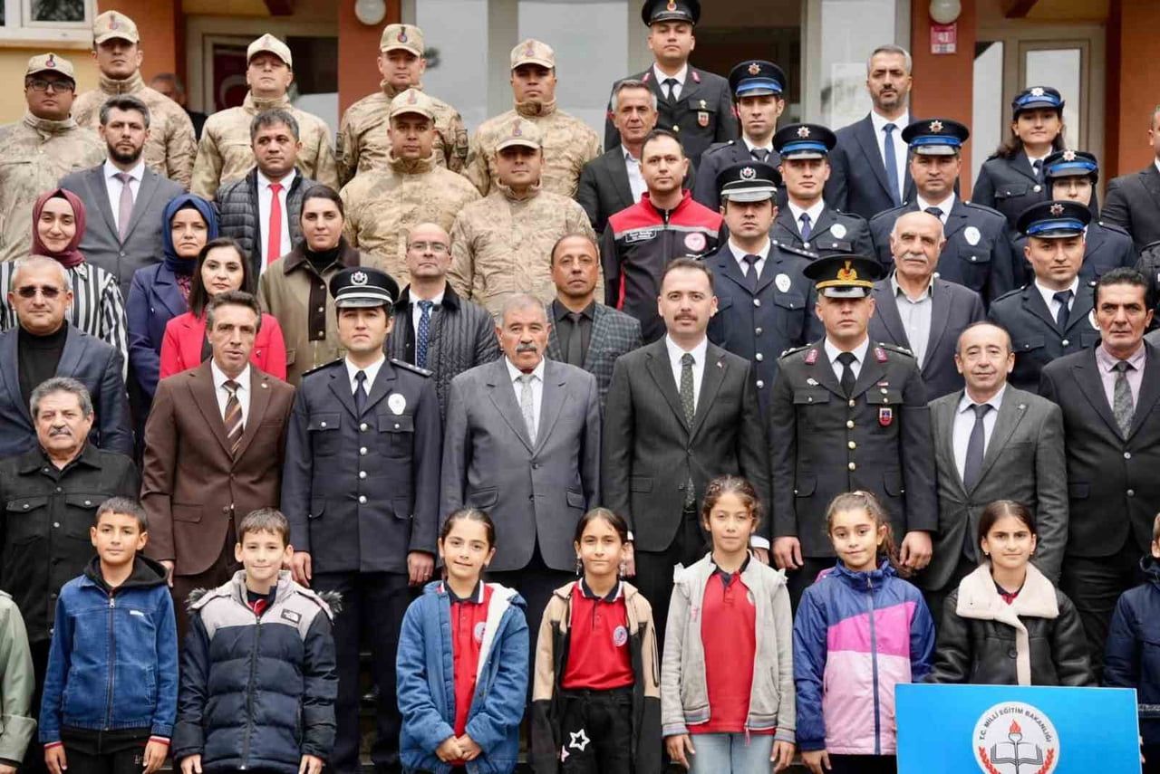ÜZÜMLÜ’DE 29 EKİM CUMHURİYET BAYRAMI