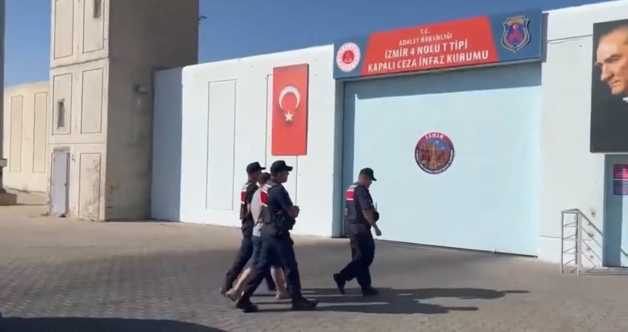 İÇİŞLERİ BAKANLIĞI, İZMİR VE MUĞLA’DA GÖÇMEN KAÇAKÇILIĞINA YÖNELİK JANDARMA VE SAHİL GÜVENLİK...
