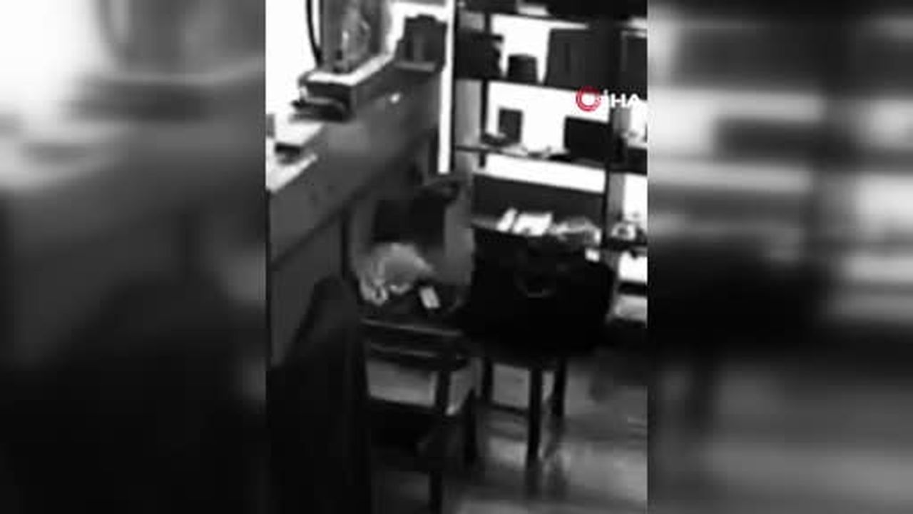 Bakan Kurum: "Bir yıl önce depremin yaralarını sarmak için seferber olduğumuz Sındırgı'da, bugün...