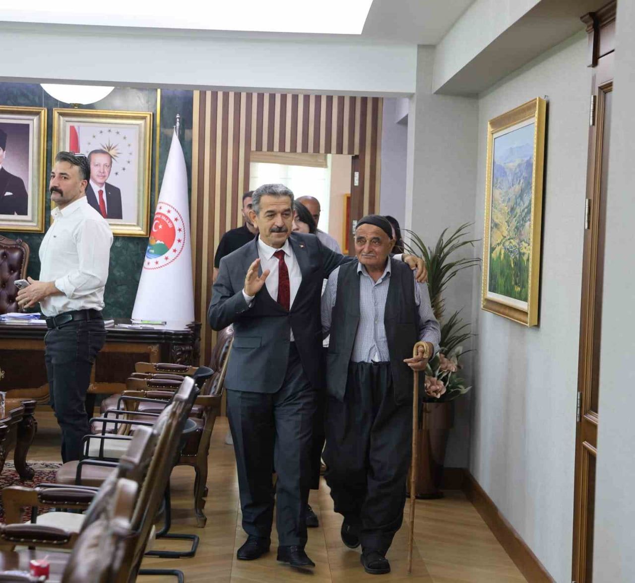 ŞIRNAK VALİSİ BİROL EKİCİ, VATANDAŞLARIN TALEP, SORUN VE ÖNERİLERİNİ DOĞRUDAN DİNLEMEK AMACIYLA...