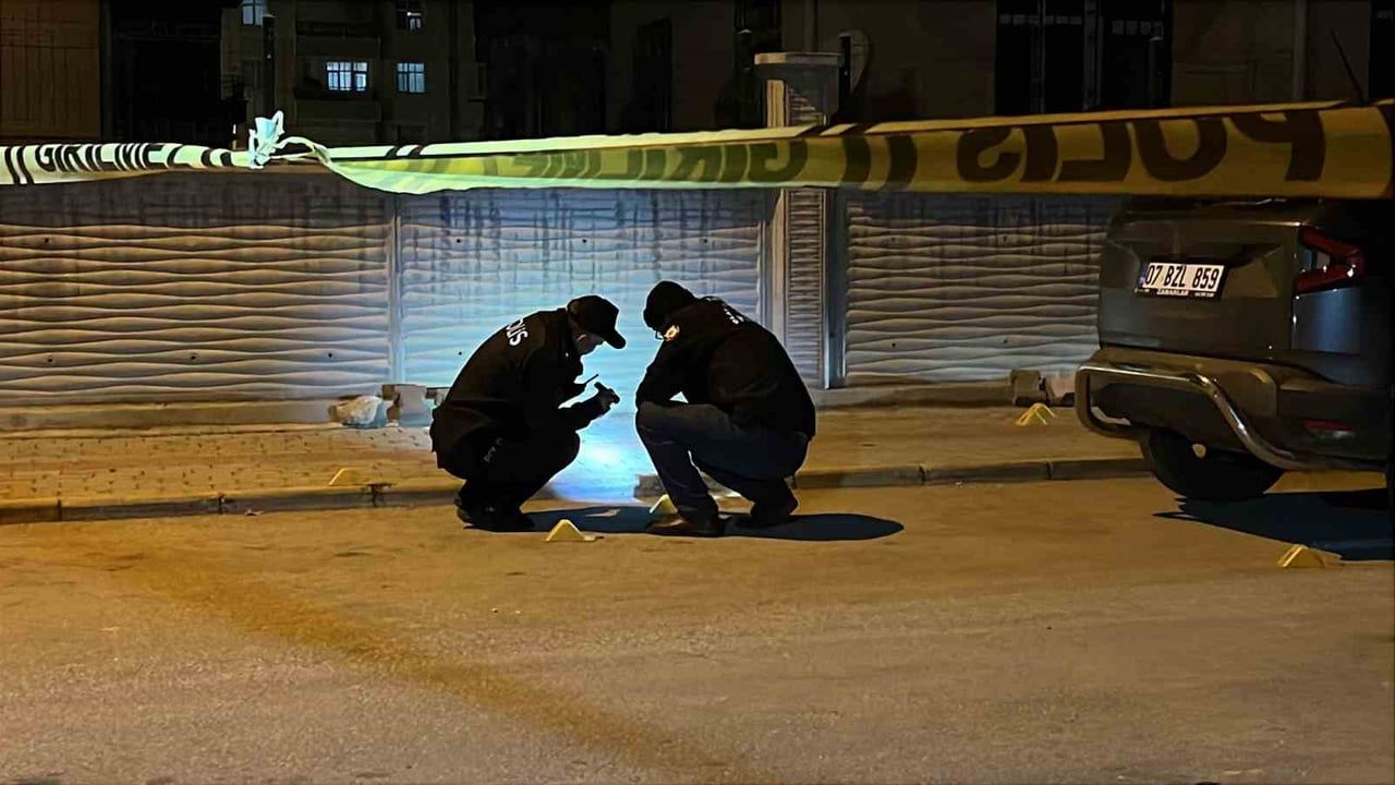 KONYA'DA BOŞANMA AŞAMASINDAKİ EŞİNİ ÖLDÜREN ZANLI ÇIKARILDIĞI MAHKEMECE TUTUKLANDI.