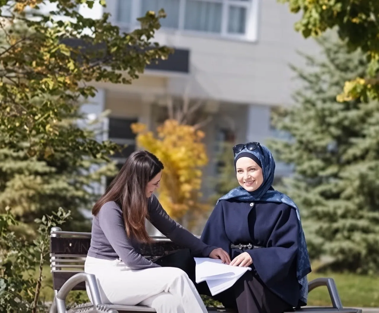 ERZİNCAN BİNALİ YILDIRIM ÜNİVERSİTESİ (EBYÜ) KAMPÜSÜ, SONBAHARIN SARI, TURUNCU VE KAHVERENGİ...