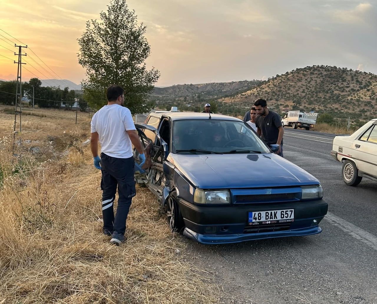 ADIYAMAN'IN GÖLBAŞI İLÇESİNDE OTOMOBİL İLE MİNİBÜSÜN ÇARPIŞMASI SONUCU 2 KİŞİ...