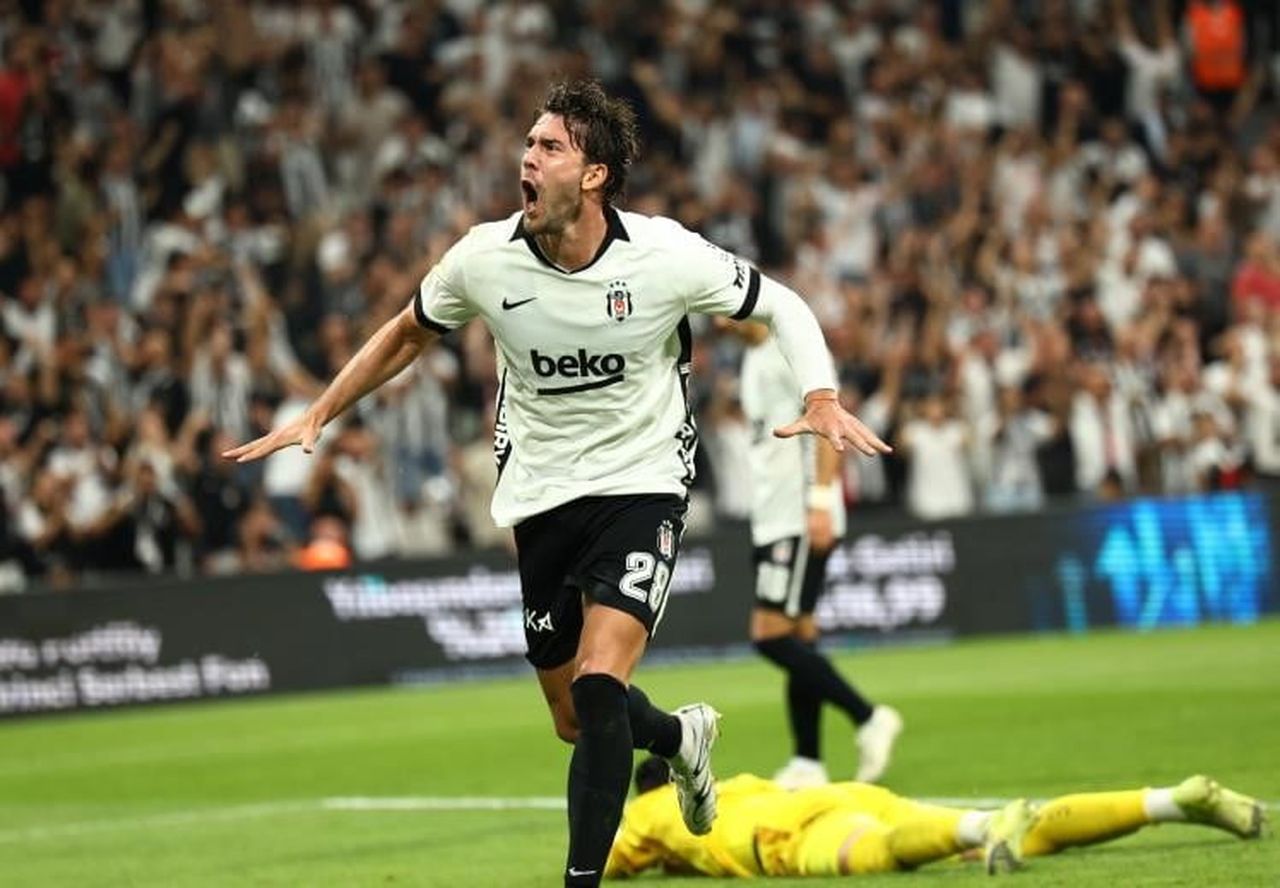 BEŞİKTAŞ’IN SIRP GOLCÜSÜ DUSAN VLAHOVİC, HAT-TRİCK YAPTIĞI VE SİYAH-BEYAZLI TAKIMIN ÇORUM FK’YI...
