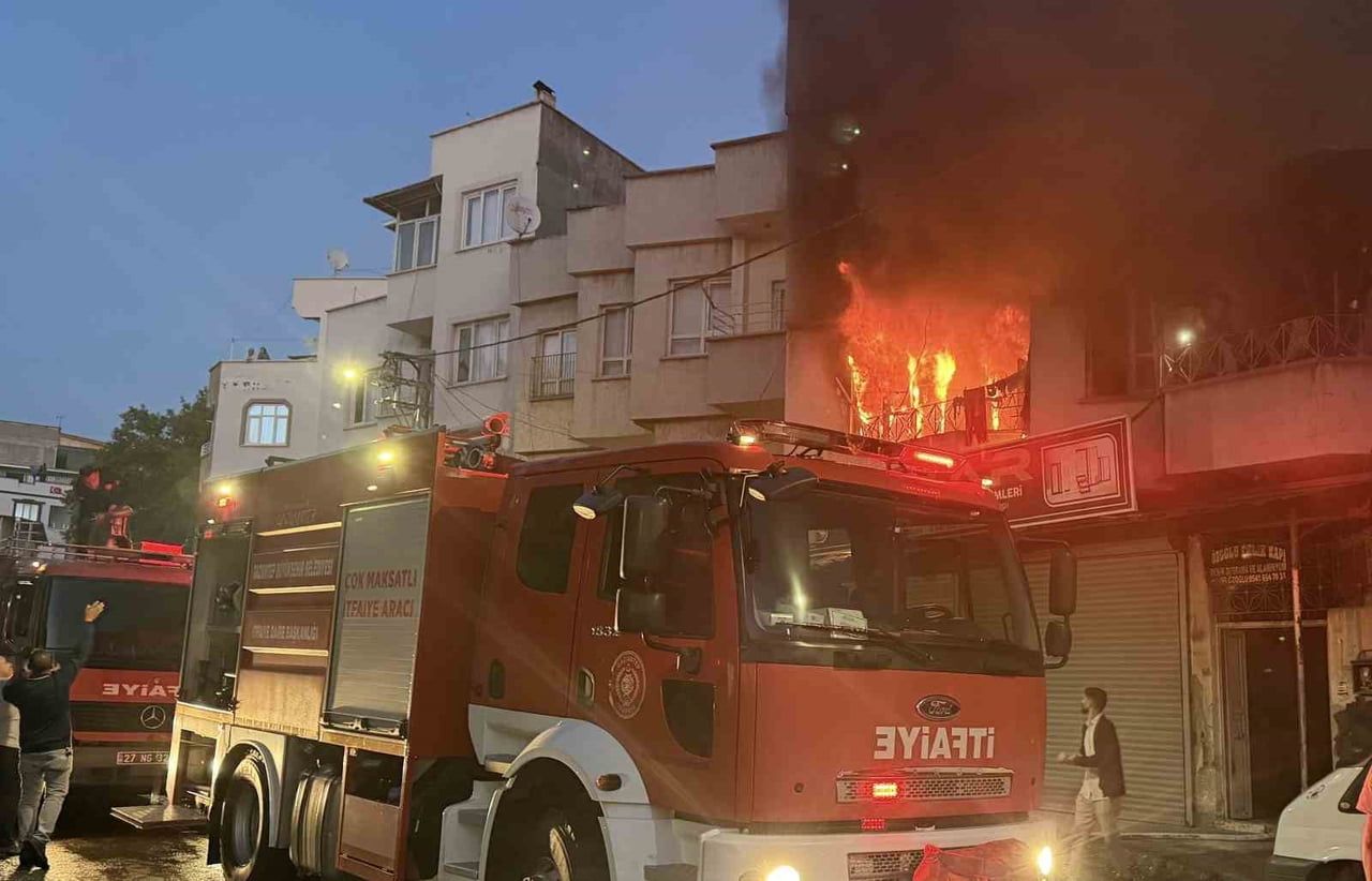 GAZİANTEP’TE KORKUTAN EV YANGINI: 1 YARALI