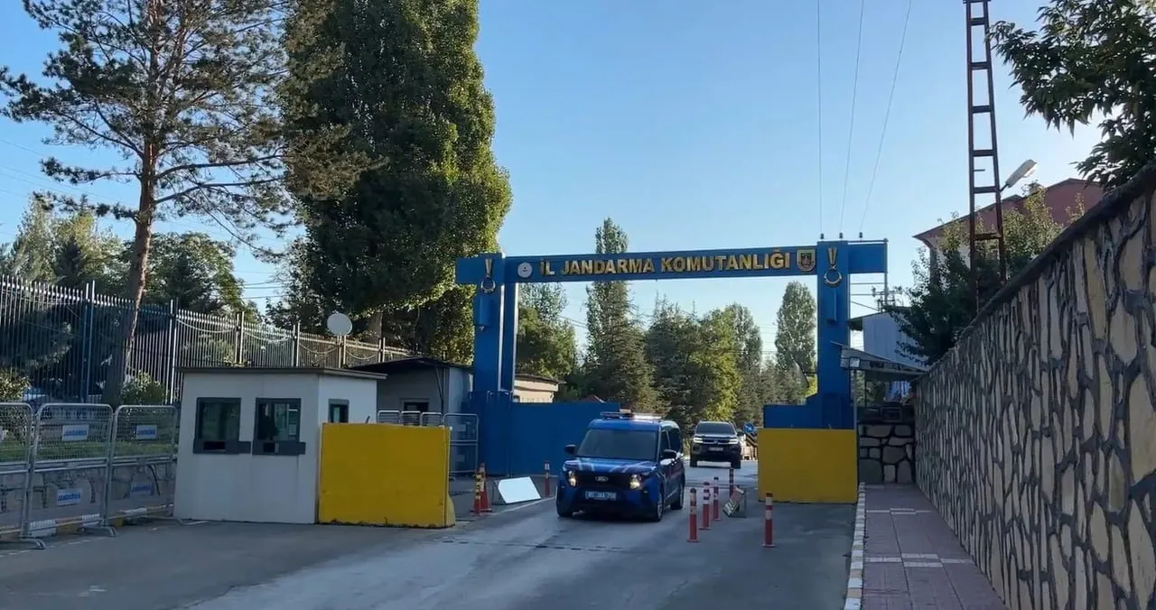 JANDARMA EKİPLERİNCE 8 İLDE 9 AYRI ORGANİZE SUÇ ÖRGÜTÜNE YÖNELİK DÜZENLENEN OPERASYONLARDA 76...