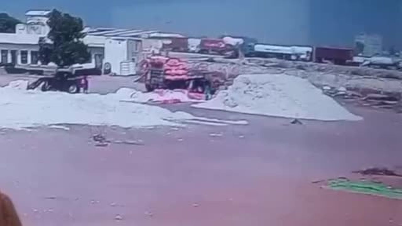 Pakistan'ın Sind eyaletindeki Sukkur kentinde sıvılaştırılmış gaz (LPG) taşıyan tankerin patlaması...