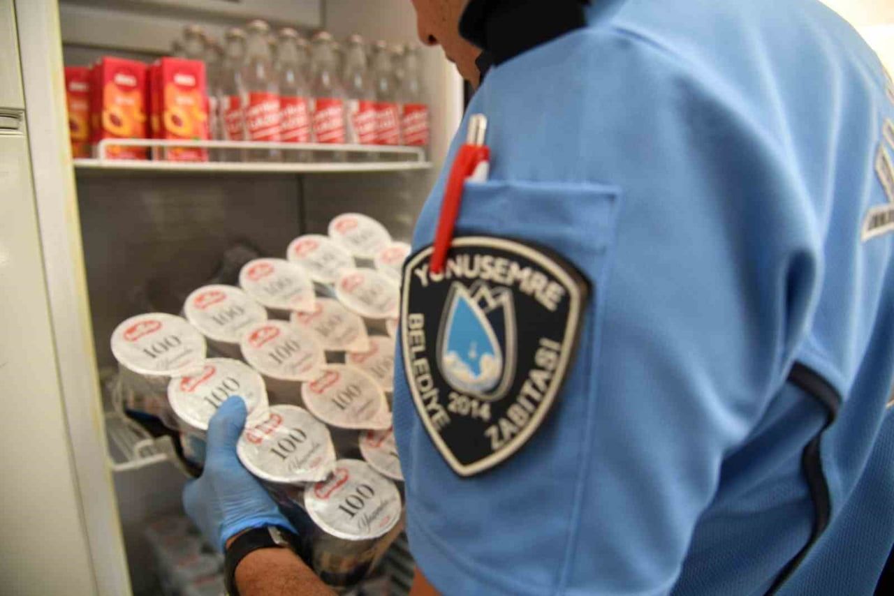 YUNUSEMRE BELEDİYESİ ZABITA MÜDÜRLÜĞÜ EKİPLERİ, YENİ EĞİTİM ÖĞRETİM DÖNEMİ ÖNCESİNDE ÖĞRENCİLERİN...