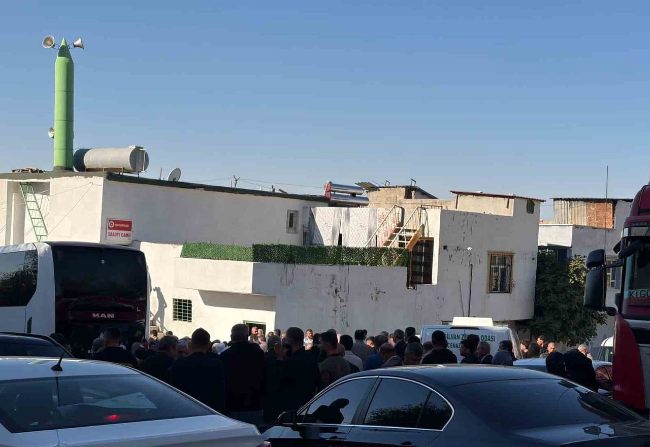 İSTANBUL MALTEPE'DE, EVİNİN KENTSEL DÖNÜŞÜME GİRMESİYLE 10 AY ÖNCE TAŞINDIĞI BİNANIN ÇÖKMESİ...