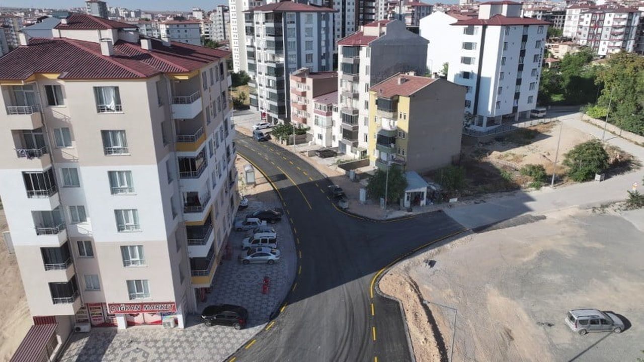 NİĞDE’DE ALTYAPISI TAMAMLANAN BÖLGELERDE ASFALT ÇALIŞMALARI SÜRÜYOR