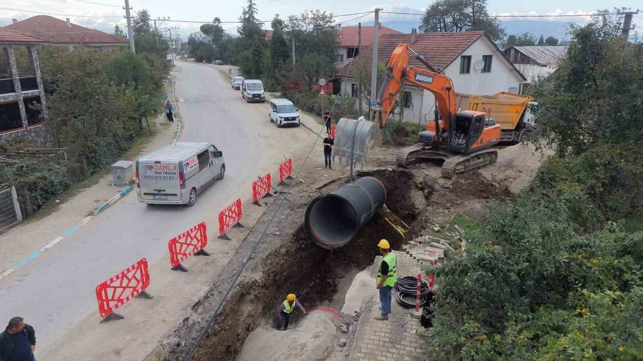 DÜZCE BELEDİYESİ TARAFINDAN SÜRDÜRÜLEN İÇME SUYU ALTYAPI ÇALIŞMALARI KAPSAMINDA ŞEHİR ŞEBEKESİNİN...