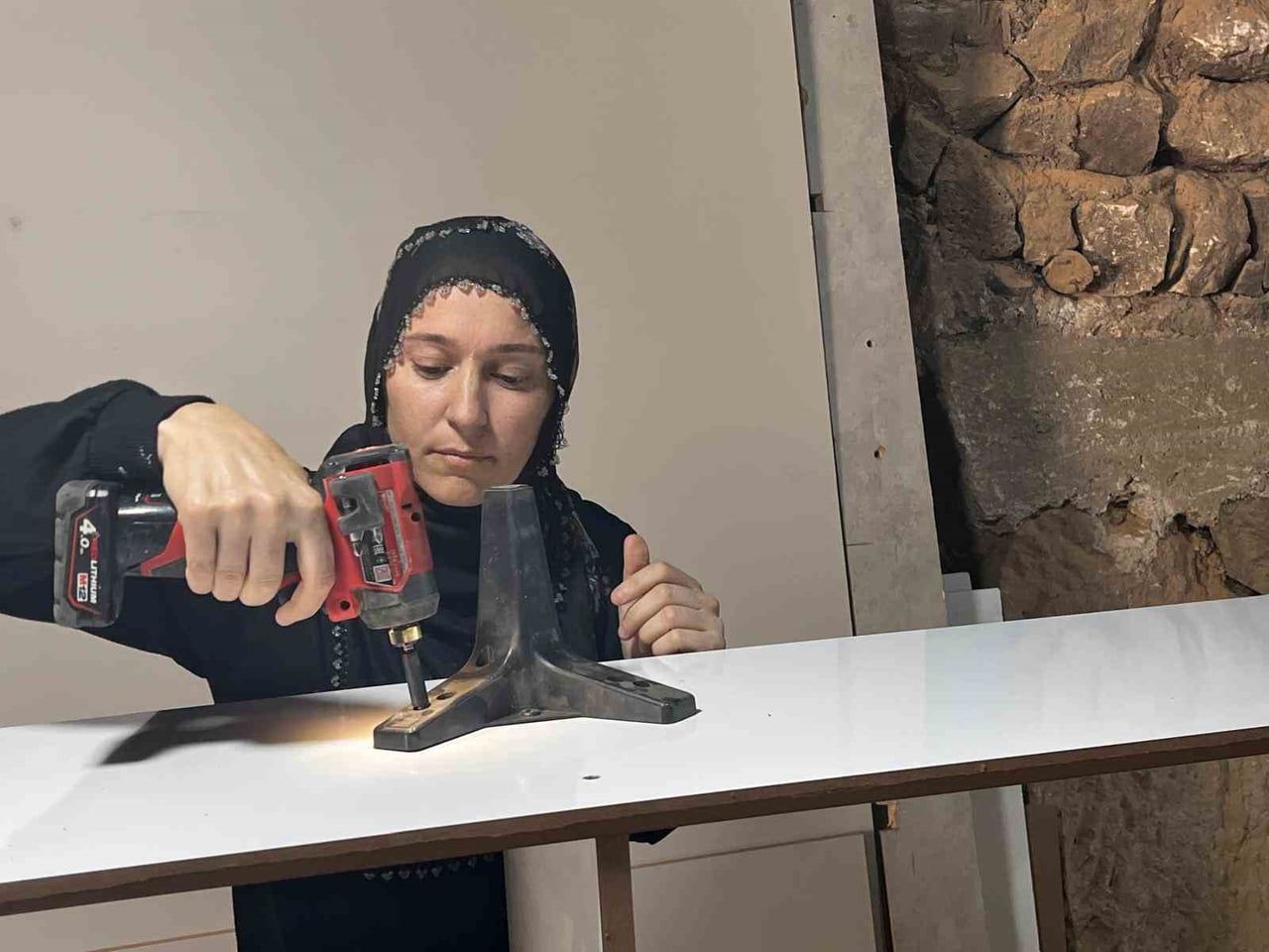 NEVŞEHİR’DE YAŞAYAN EMEL PEKŞEN, 10 YILDIR MOBİLYA SEKTÖRÜNDE ÇALIŞAN EŞİ FATİH PEKŞEN’E DESTEK...