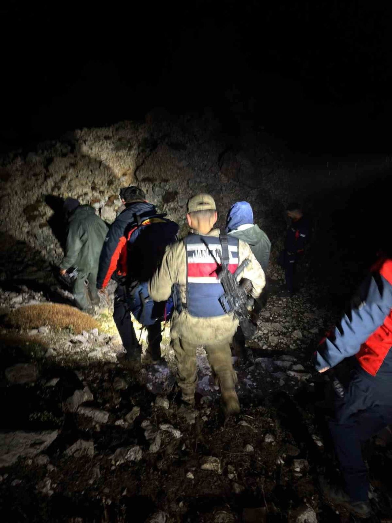 TUNCELİ’NİN OVACIK İLÇESİNDE KEÇİLERİNİ ARAMAK İÇİN YAYLAYA ÇIKAN İKİ VATANDAŞ, YOĞUN SİS...