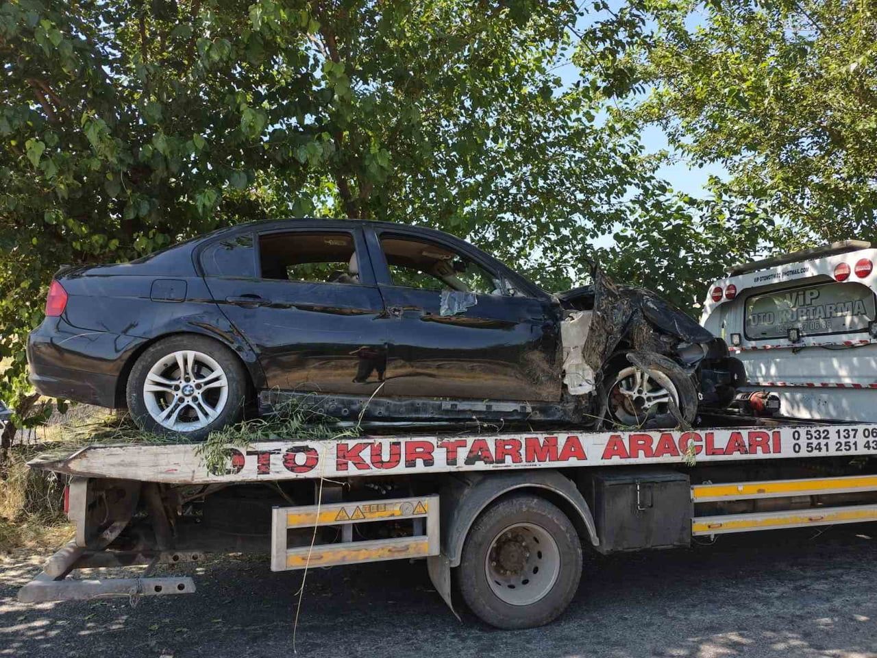 ARAÇ KAZA MAHALLİNDEN KALDIRILDI