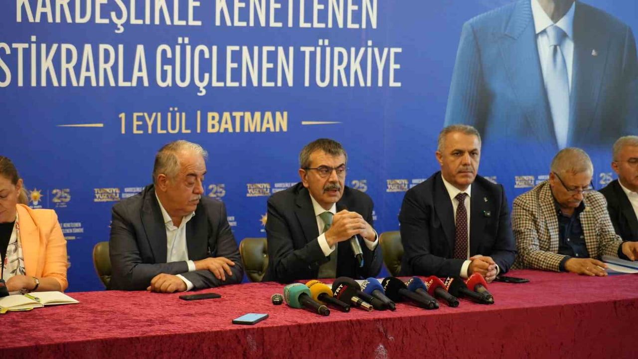 MİLLİ EĞİTİM BAKANI PROF. DR. YUSUF TEKİN, BATMAN'DA SİVİL TOPLUM KURULUŞLARININ TEMSİLCİLERİYLE...