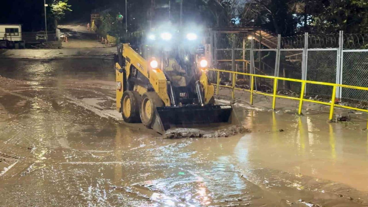 RİZE'NİN ÇAYELİ İLÇESİNE BAĞLI MADENLİ BELDESİ'NDE ETKİLİ OLAN ŞİDDETLİ SAĞANAK YAĞIŞ ÜÇ MAHALLEDE...