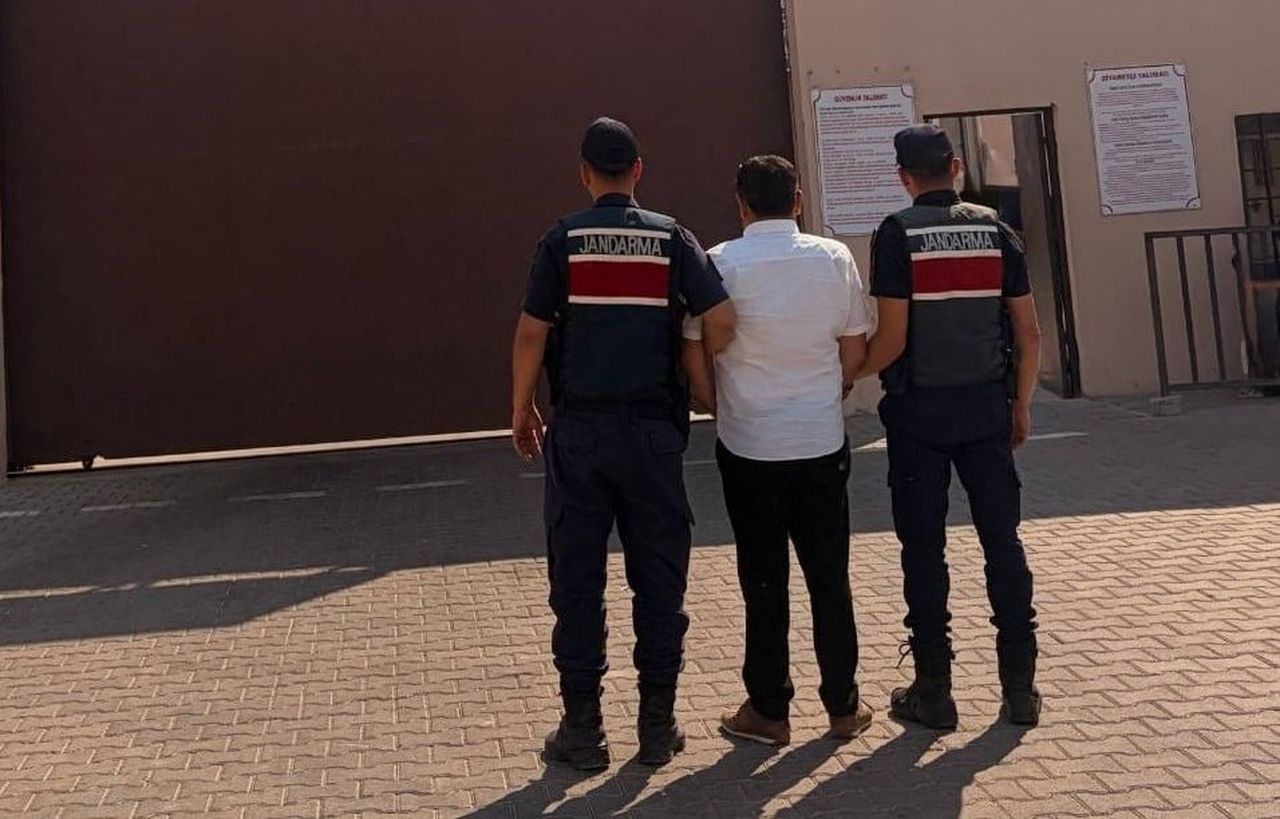 GAZİANTEP'TE ÇEŞİTLİ SUÇLARDAN KESİNLEŞMİŞ HAPİS CEZASI BULUNAN 2 ŞÜPHELİ, JANDARMA EKİPLERİNCE...