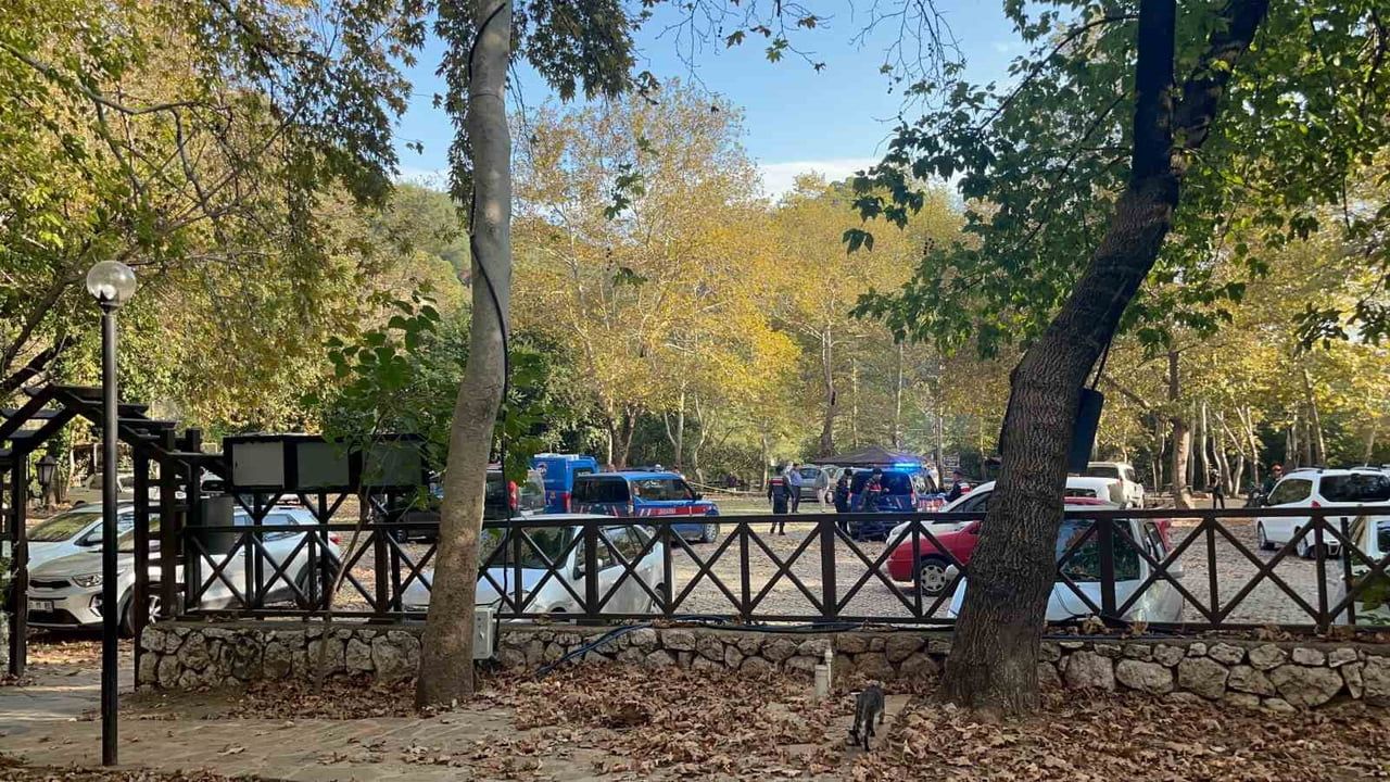 ADANA'NIN KOZAN İLÇESİNDE 22 YAŞINDAKİ SEVDA DİNLER, AİLESİ İLE PİKNİK YAPARKEN TÜFEKLE VURULARAK...