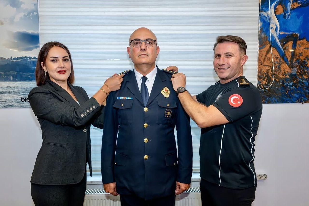 BİLECİK'TE BİR ÜST RÜTBEYE TERFİ EDEN MÜDÜRLERE TÖRENLER RÜTBELERİ TAKILDI