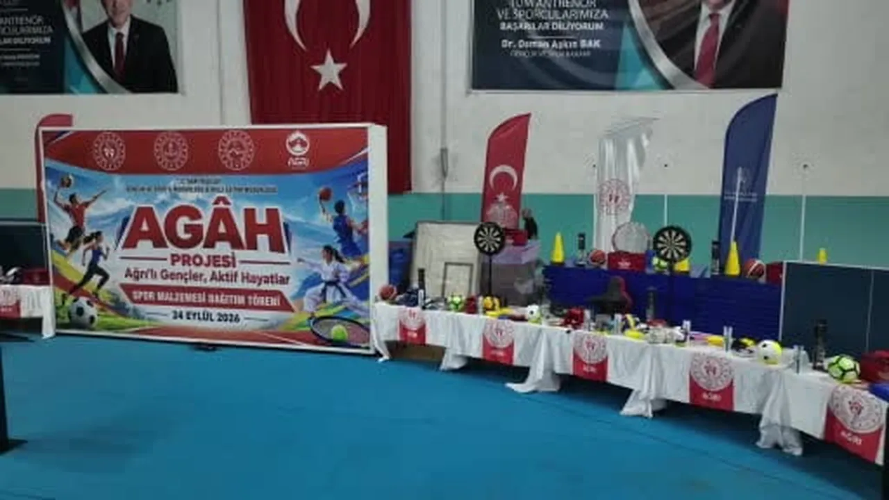 Ağrı'da öğrenciler için 22 bin 200 spor malzemesi dağıtıldı