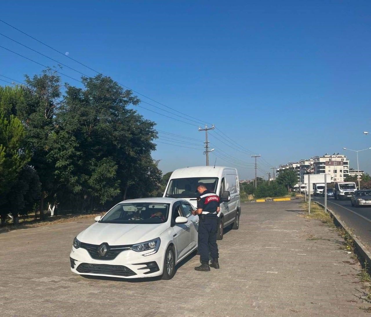 AYDIN İL JANDARMA KOMUTANLIĞI EKİPLERİNCE ARANAN ŞAHISLARIN YAKALANMASINA YÖNELİK GERÇEKLEŞTİRİLEN...