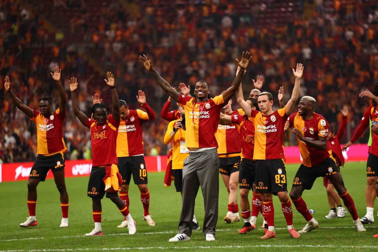 GALATASARAY'IN YENİ TRANSFERLERİ RAFAEL LEAO VE ALEKSEY BATRAKOV, 3-2'LİK GÖZTEPE GALİBİYETİNİN...