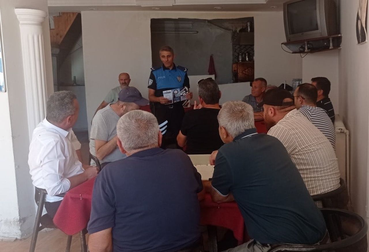 NİĞDE’DE POLİS VATANDAŞLARI DOLANDIRICILIĞA KARŞI BİLGİLENDİRDİ