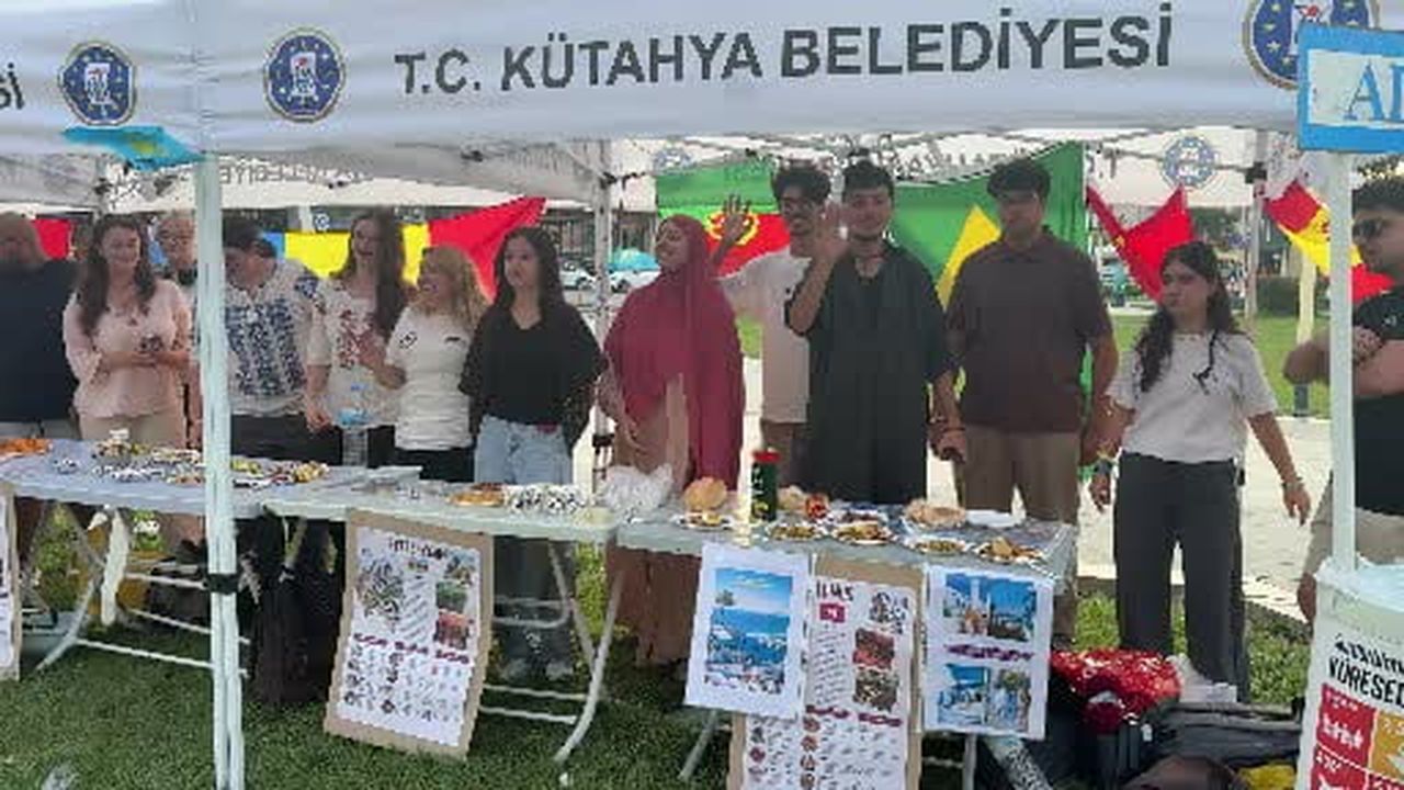Yabancı öğrenciler yemekler üzerinden ülkelerini anlattı