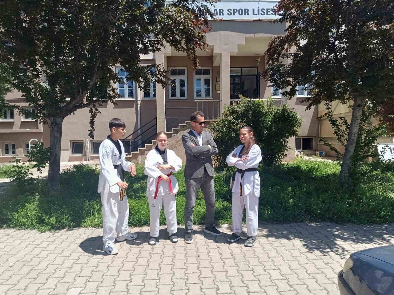 KÜTAHYA'DA ÇOCUK VE GENÇLERİ SPORA KAZANDIRMAK AMACIYLA PAZARLAR, ŞAPHANE, SİMAV VE GEDİZ...