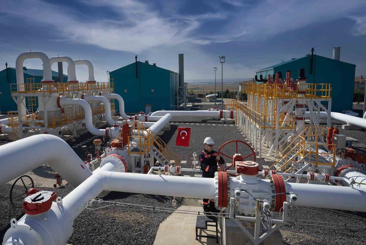 ENERJİ VE TABİİ KAYNAKLAR BAKANI BAYRAKTAR, TÜRKİYE’NİN İLETİM VE DAĞITIM AĞININ 257 BİN...