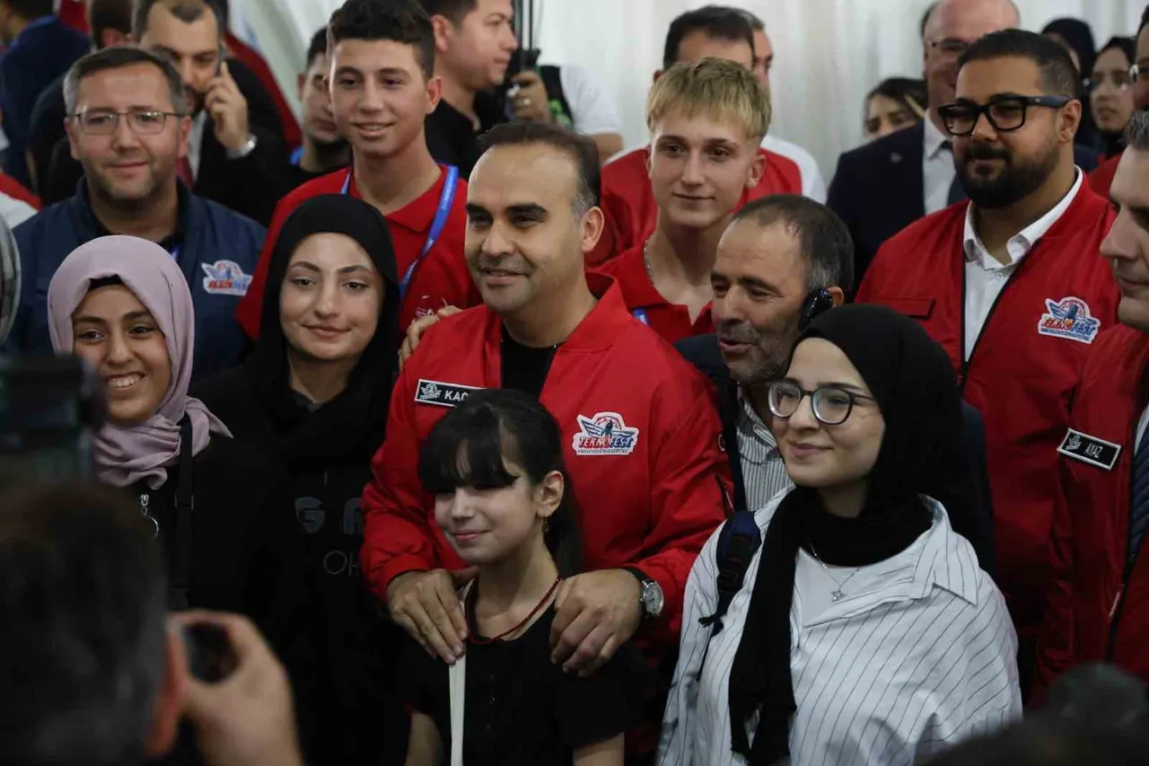 SANAYİ VE TEKNOLOJİ BAKANI MEHMET FATİH KACIR, FUAR MERKEZİNDEKİ TEKNOFEST YARIŞMA ALANINI ZİYARET...
